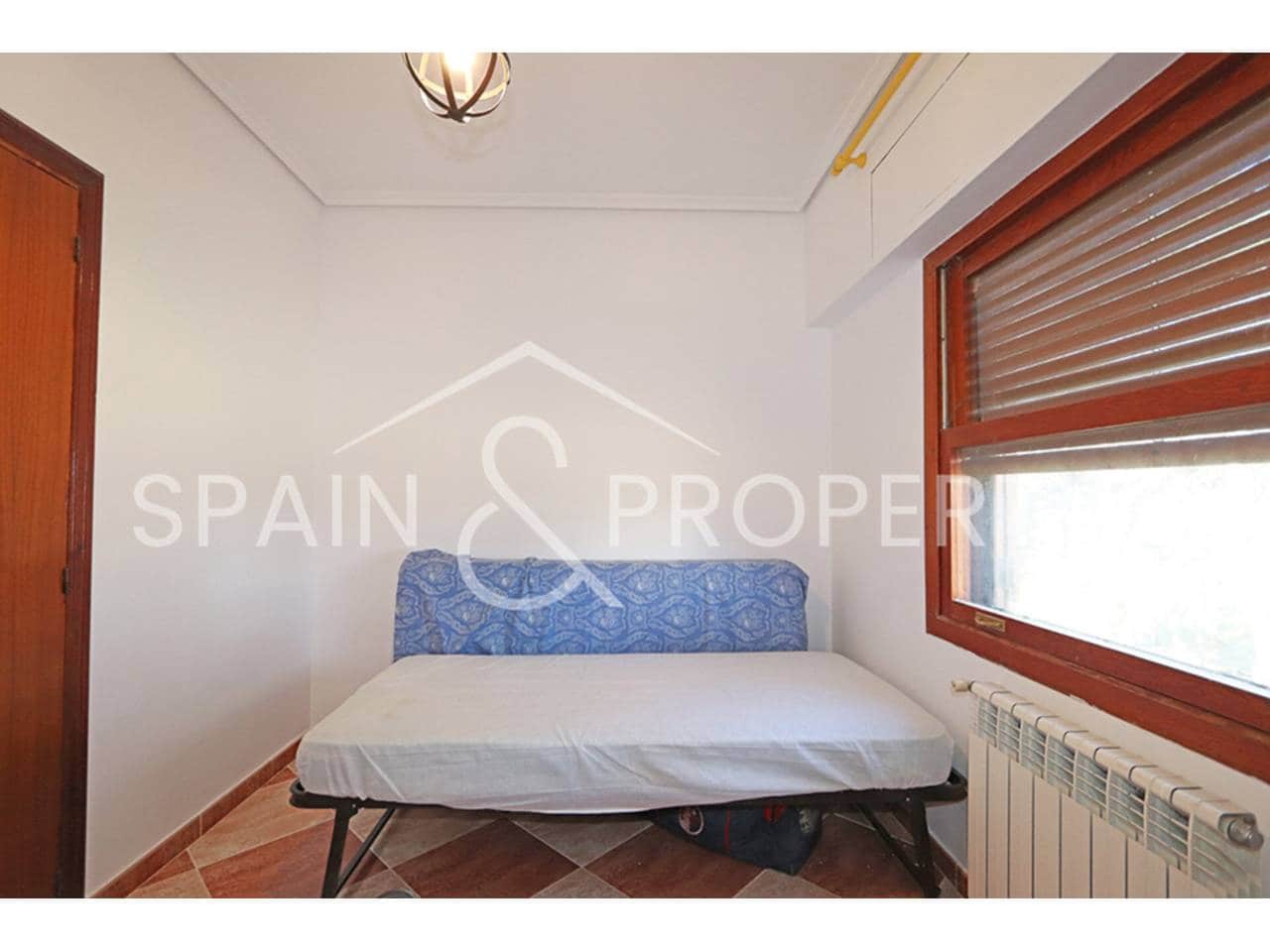 4 soverom Villa til salgs i Turis med svømmebasseng garasje - € 290 000 (Ref: 9535250)