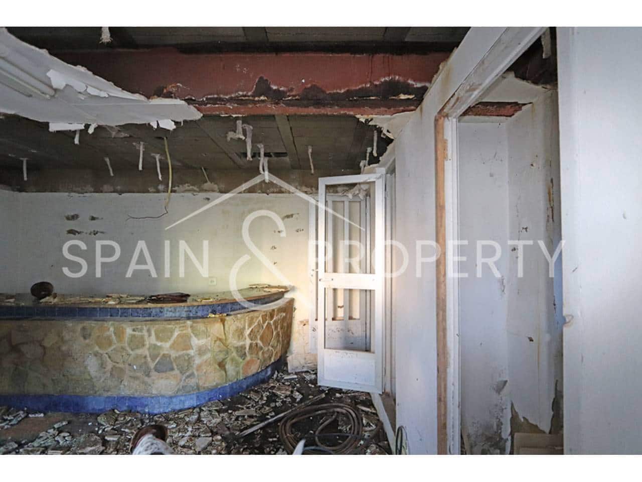 4 soverom Villa til salgs i Turis med svømmebasseng garasje - € 290 000 (Ref: 9535250)