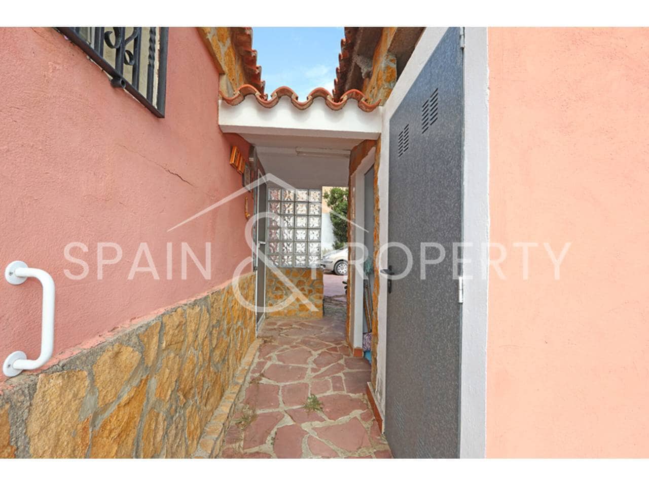 5 bedroom Villa for sale in Torrent with pool - € 239,000 (Ref: 9550441)