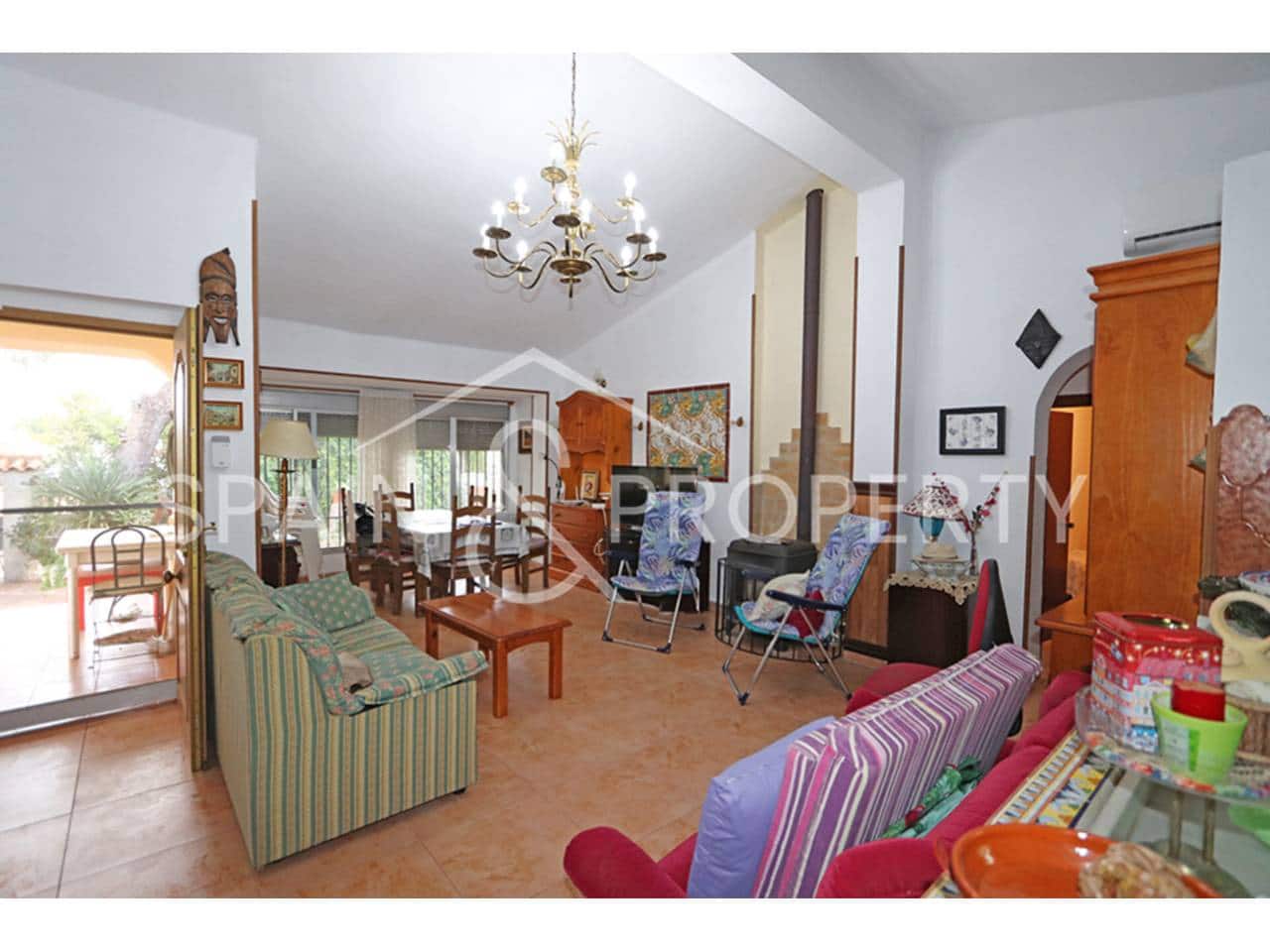 5 bedroom Villa for sale in Torrent with pool - € 239,000 (Ref: 9550441)