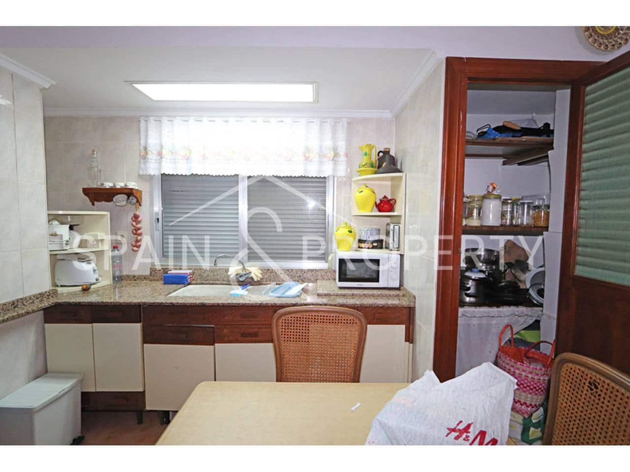 5 bedroom Villa for sale in Torrent with pool - € 239,000 (Ref: 9550441)