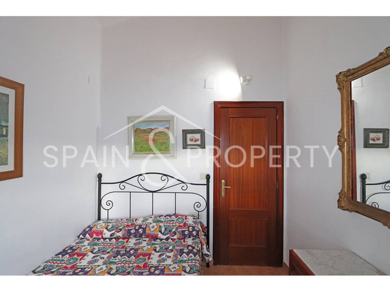 5 bedroom Villa for sale in Torrent with pool - € 239,000 (Ref: 9550441)