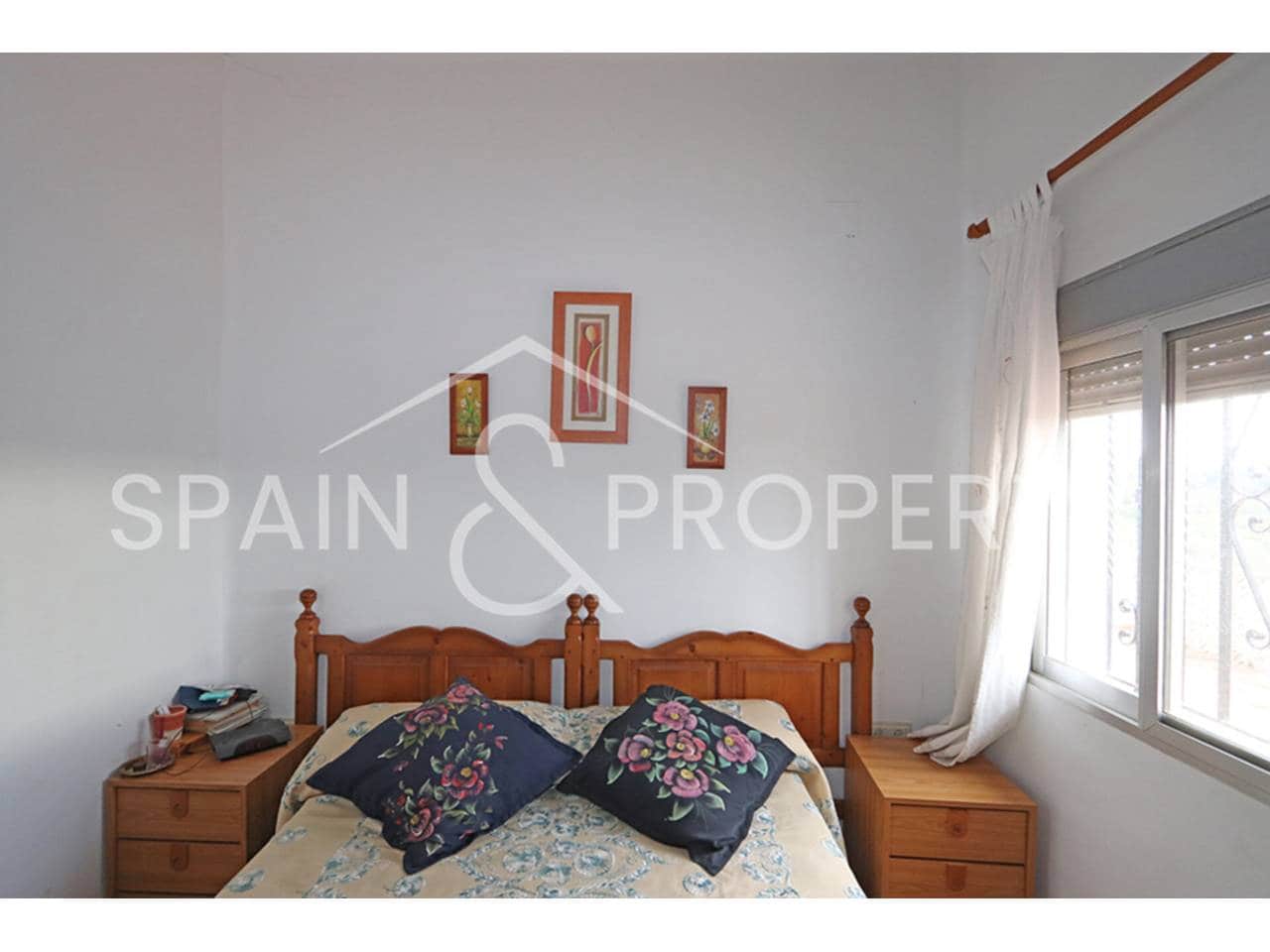 5 bedroom Villa for sale in Torrent with pool - € 239,000 (Ref: 9550441)