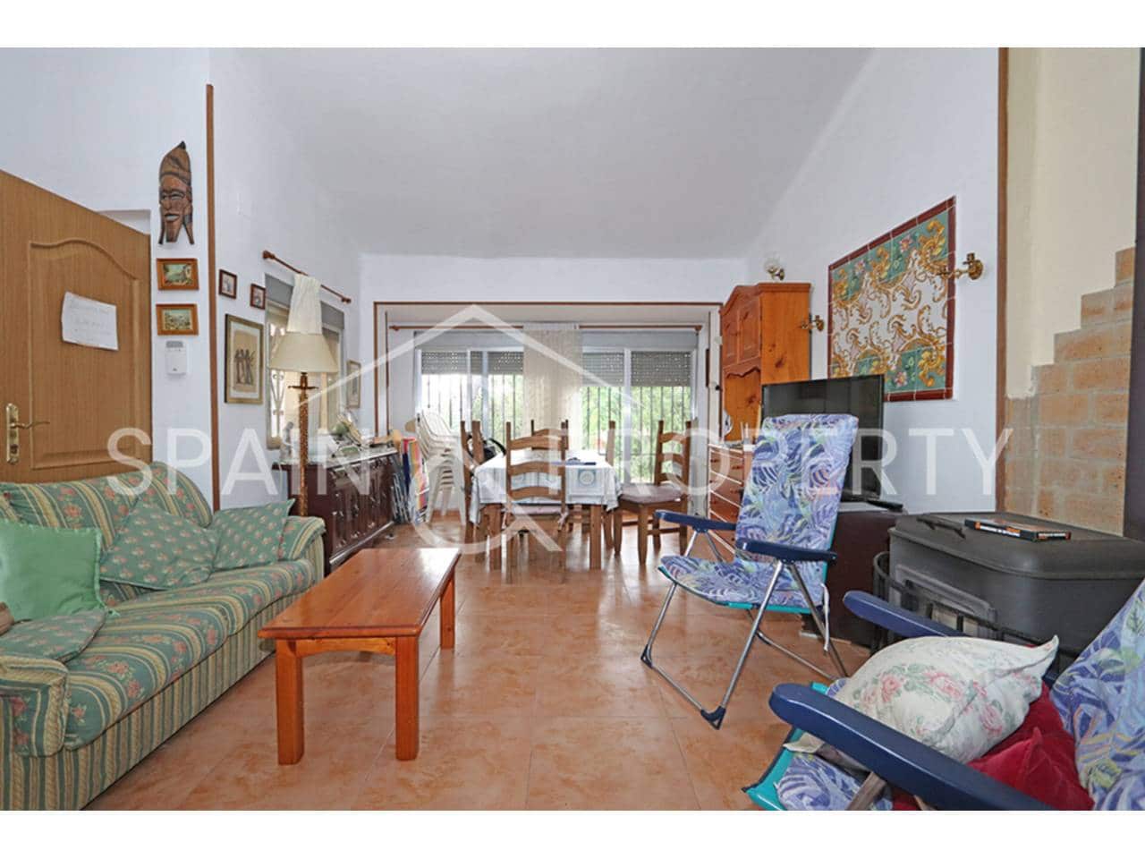 5 bedroom Villa for sale in Torrent with pool - € 239,000 (Ref: 9550441)