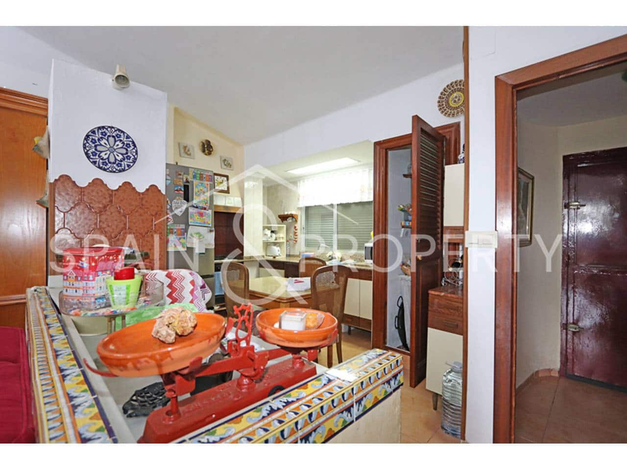 5 bedroom Villa for sale in Torrent with pool - € 239,000 (Ref: 9550441)