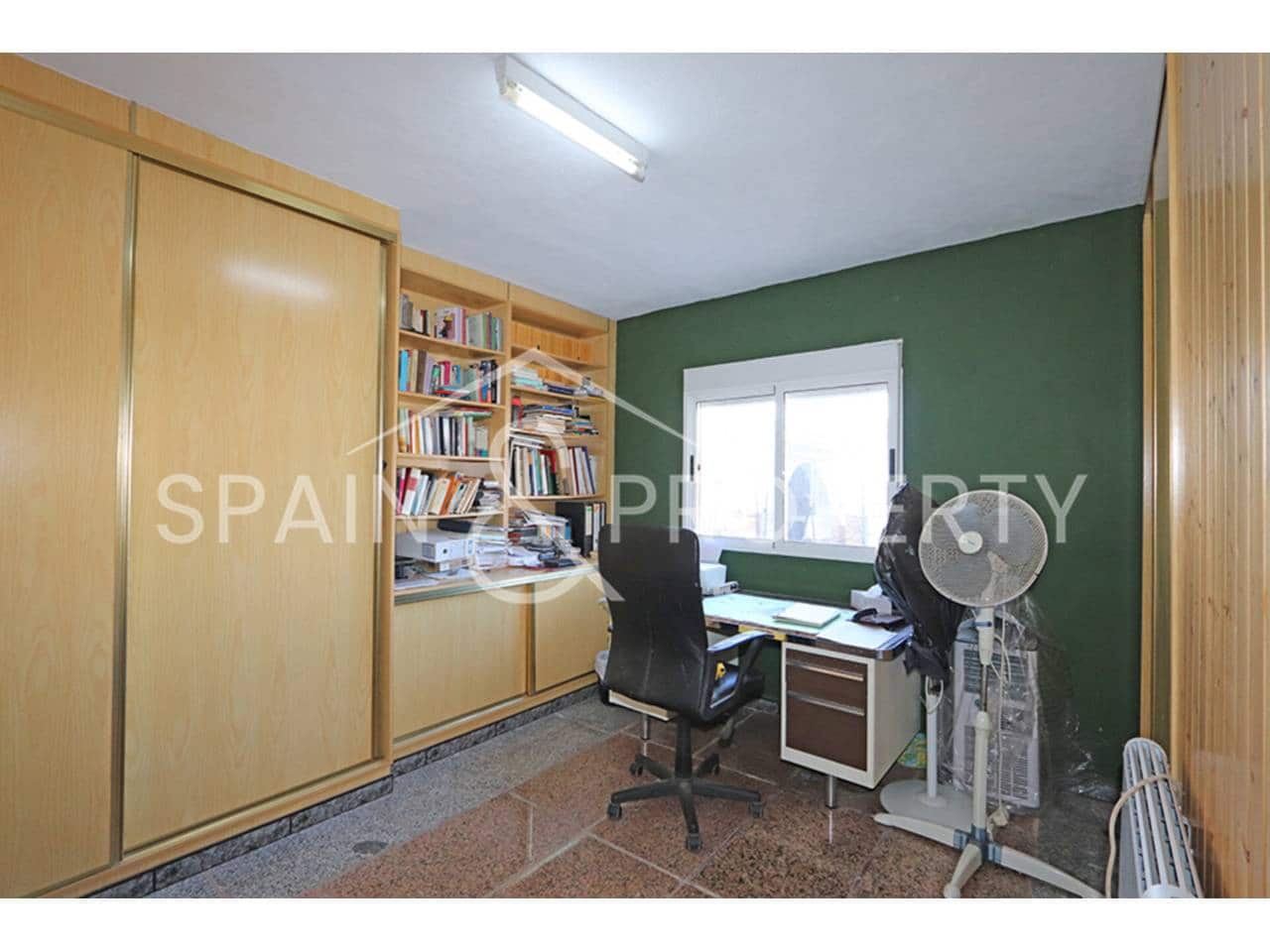 6 bedroom Villa for sale in Montserrat with pool garage - € 500,000 (Ref: 9590608)