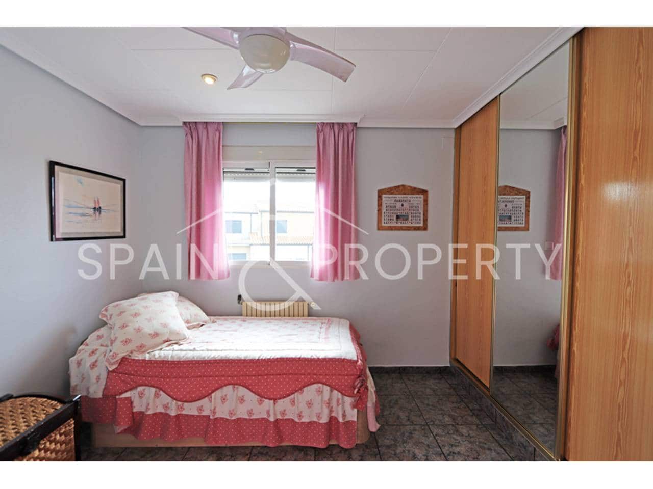 6 bedroom Villa for sale in Montserrat with pool garage - € 500,000 (Ref: 9590608)