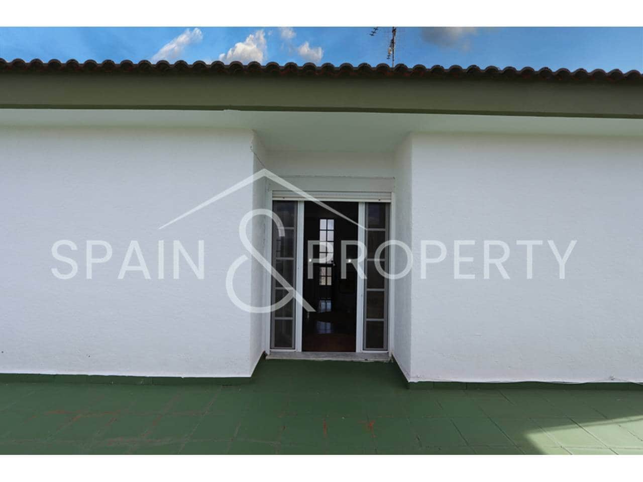 6 bedroom Villa for sale in Montserrat with pool garage - € 500,000 (Ref: 9590608)