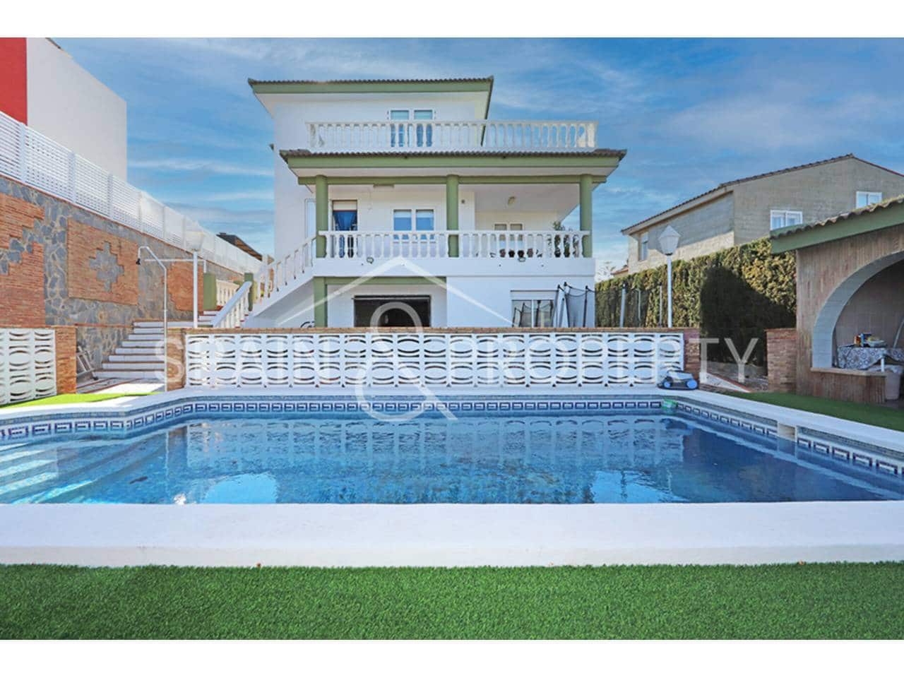 6 bedroom Villa for sale in Montserrat with pool garage - € 500,000 (Ref: 9590608)