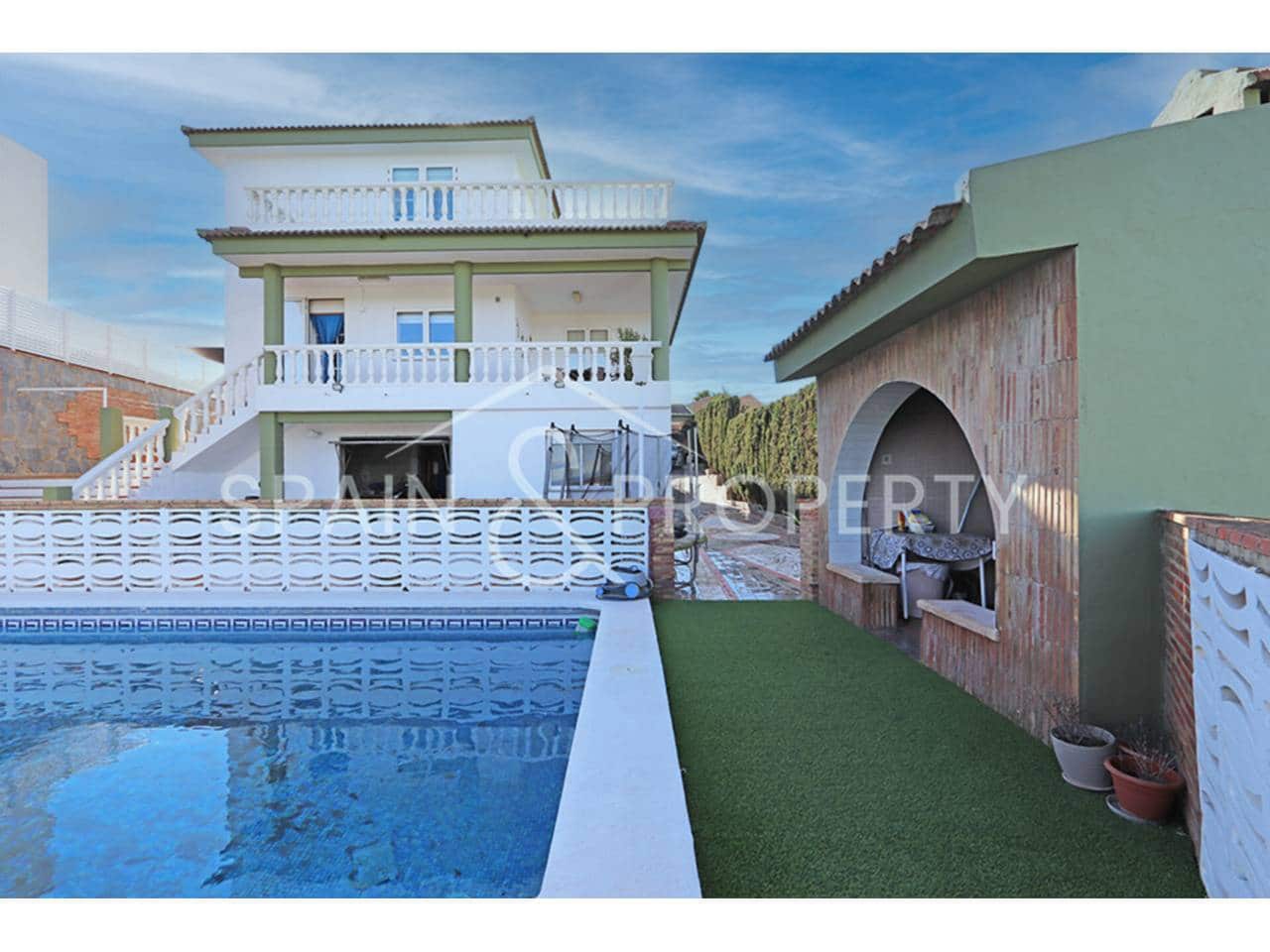 6 bedroom Villa for sale in Montserrat with pool garage - € 500,000 (Ref: 9590608)