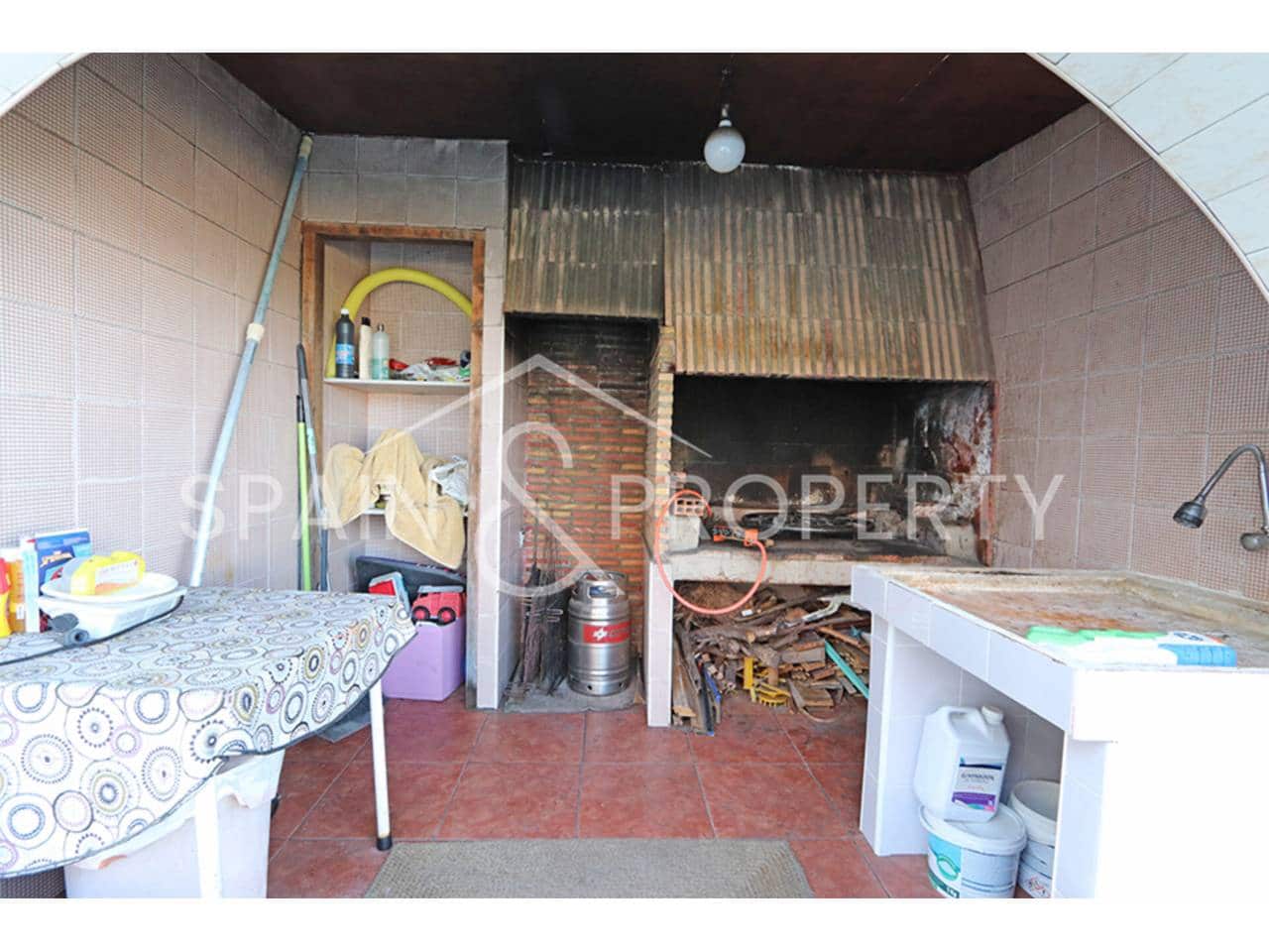 6 bedroom Villa for sale in Montserrat with pool garage - € 500,000 (Ref: 9590608)