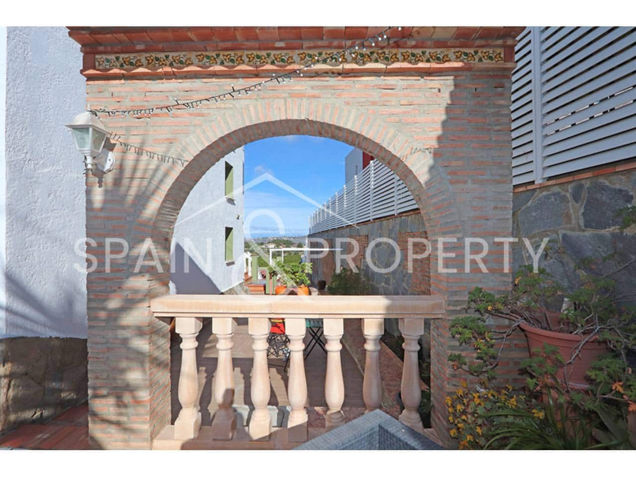 6 bedroom Villa for sale in Montserrat with pool garage - € 500,000 (Ref: 9590608)