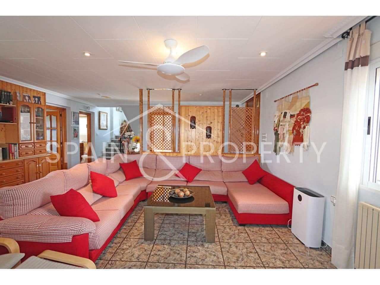 6 bedroom Villa for sale in Montserrat with pool garage - € 500,000 (Ref: 9590608)