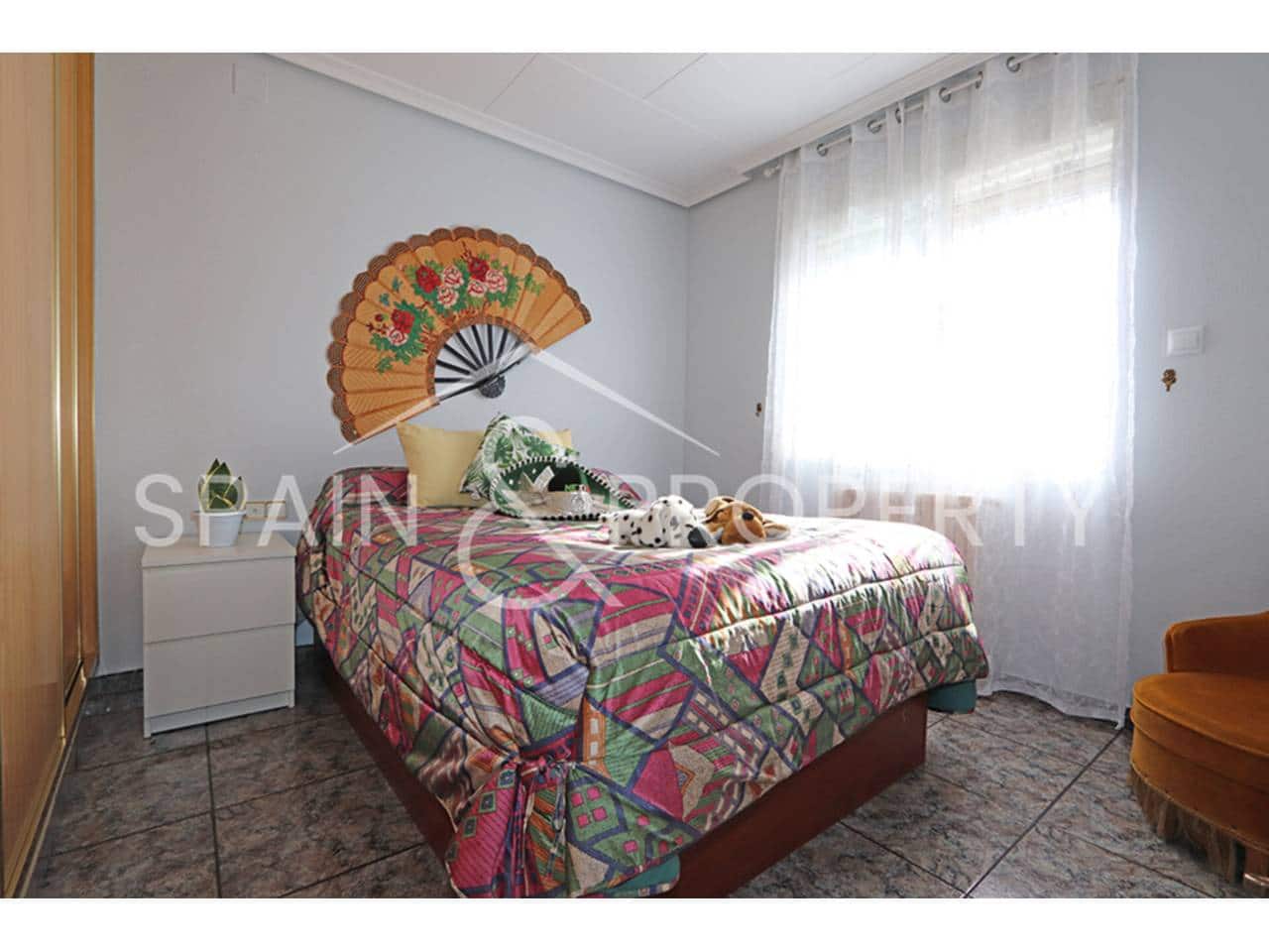 6 bedroom Villa for sale in Montserrat with pool garage - € 500,000 (Ref: 9590608)