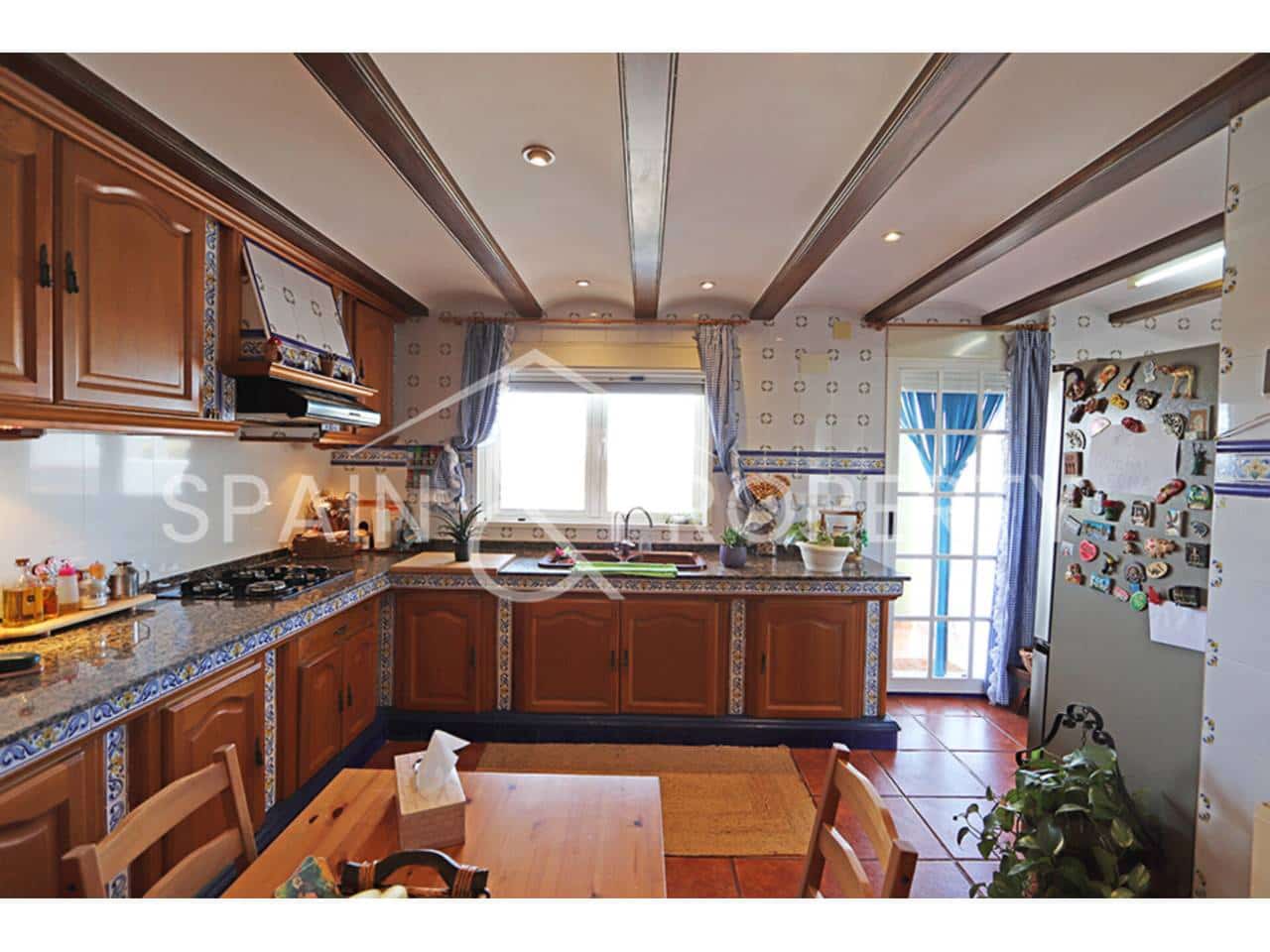 6 bedroom Villa for sale in Montserrat with pool garage - € 500,000 (Ref: 9590608)