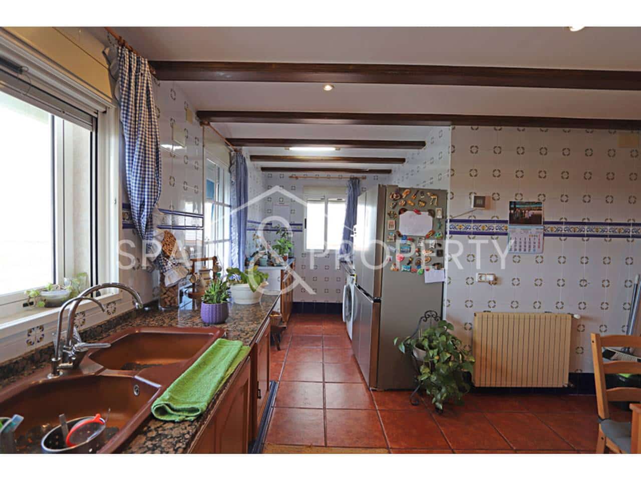 6 bedroom Villa for sale in Montserrat with pool garage - € 500,000 (Ref: 9590608)