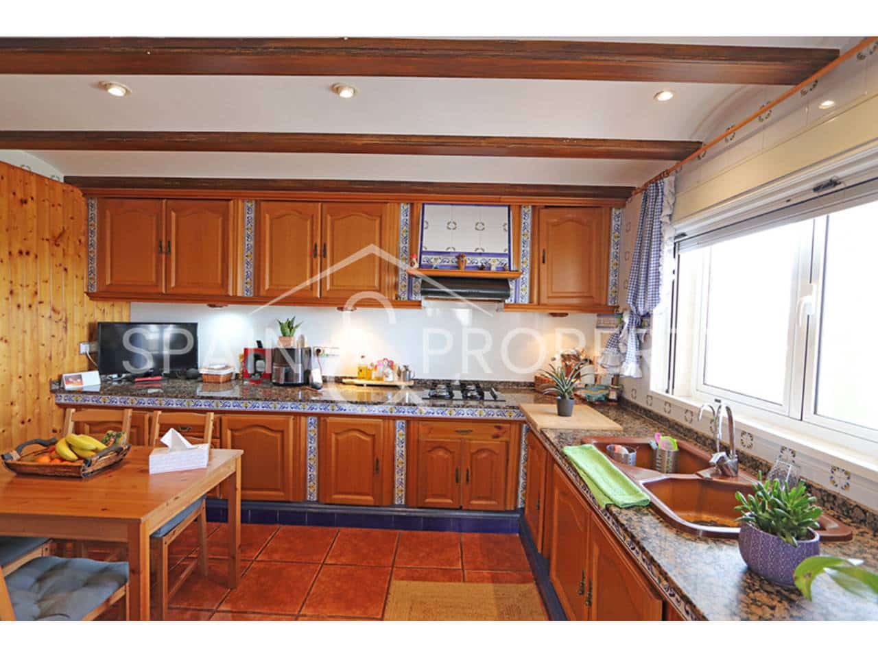 6 bedroom Villa for sale in Montserrat with pool garage - € 500,000 (Ref: 9590608)