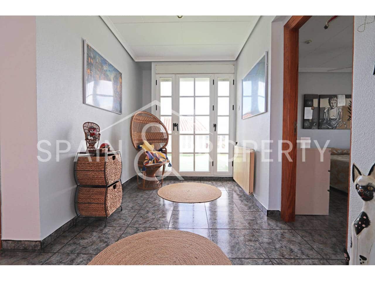 6 bedroom Villa for sale in Montserrat with pool garage - € 500,000 (Ref: 9590608)