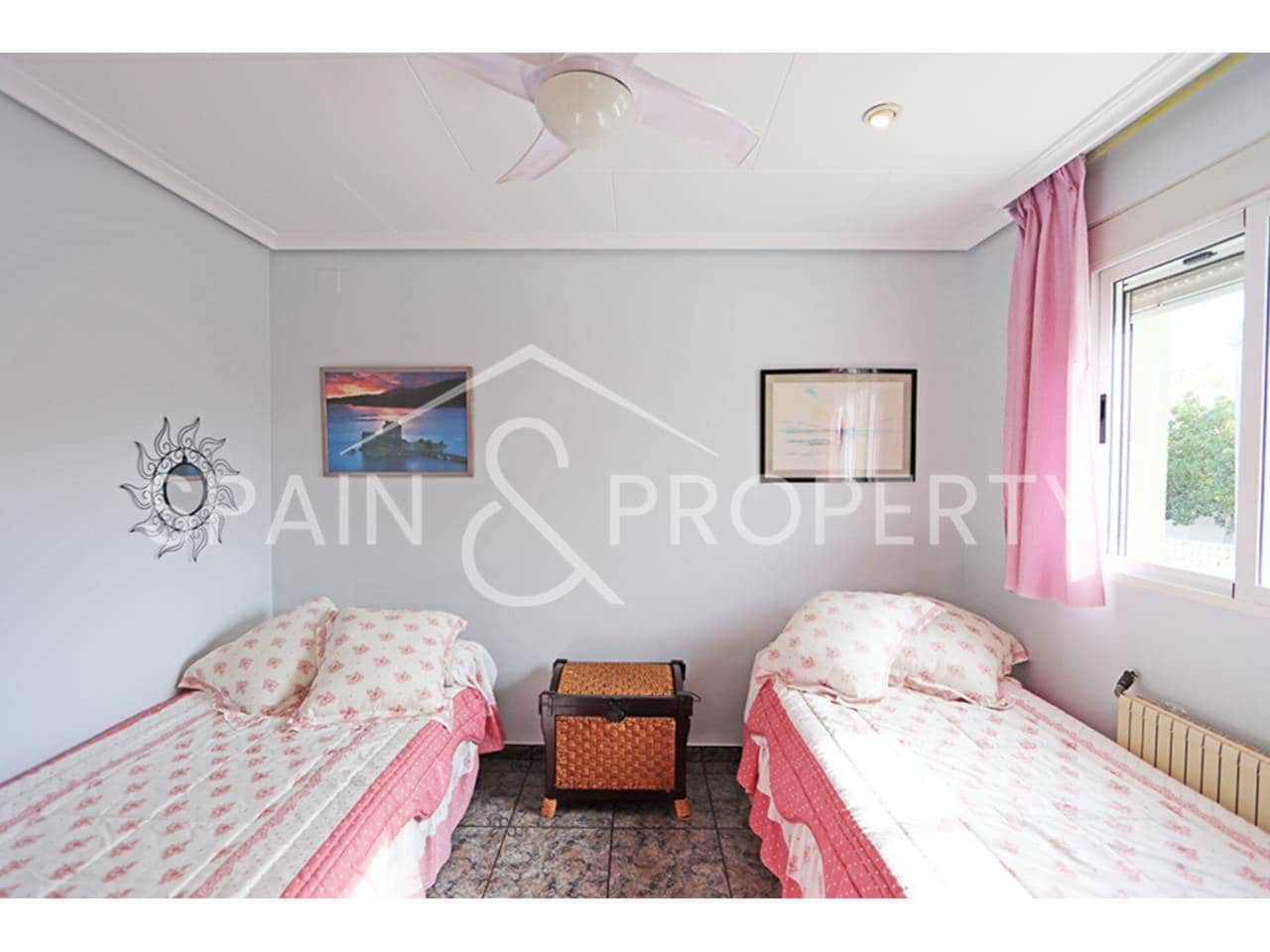 6 bedroom Villa for sale in Montserrat with pool garage - € 500,000 (Ref: 9590608)