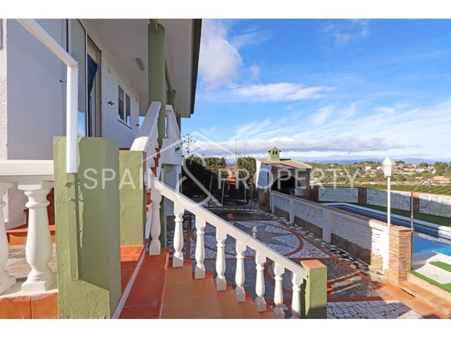 6 makuuhuone Huvila myytävänä paikassa Montserrat mukana uima-altaan 
autotalli - 500 000 € (Ref: 9590608)