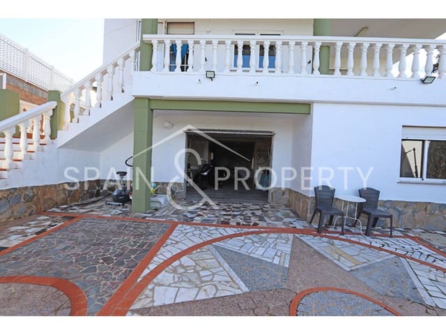 Chalet de 6 habitaciones en Montserrat en venta con piscina garaje - 500.000 € (Ref: 9590608)