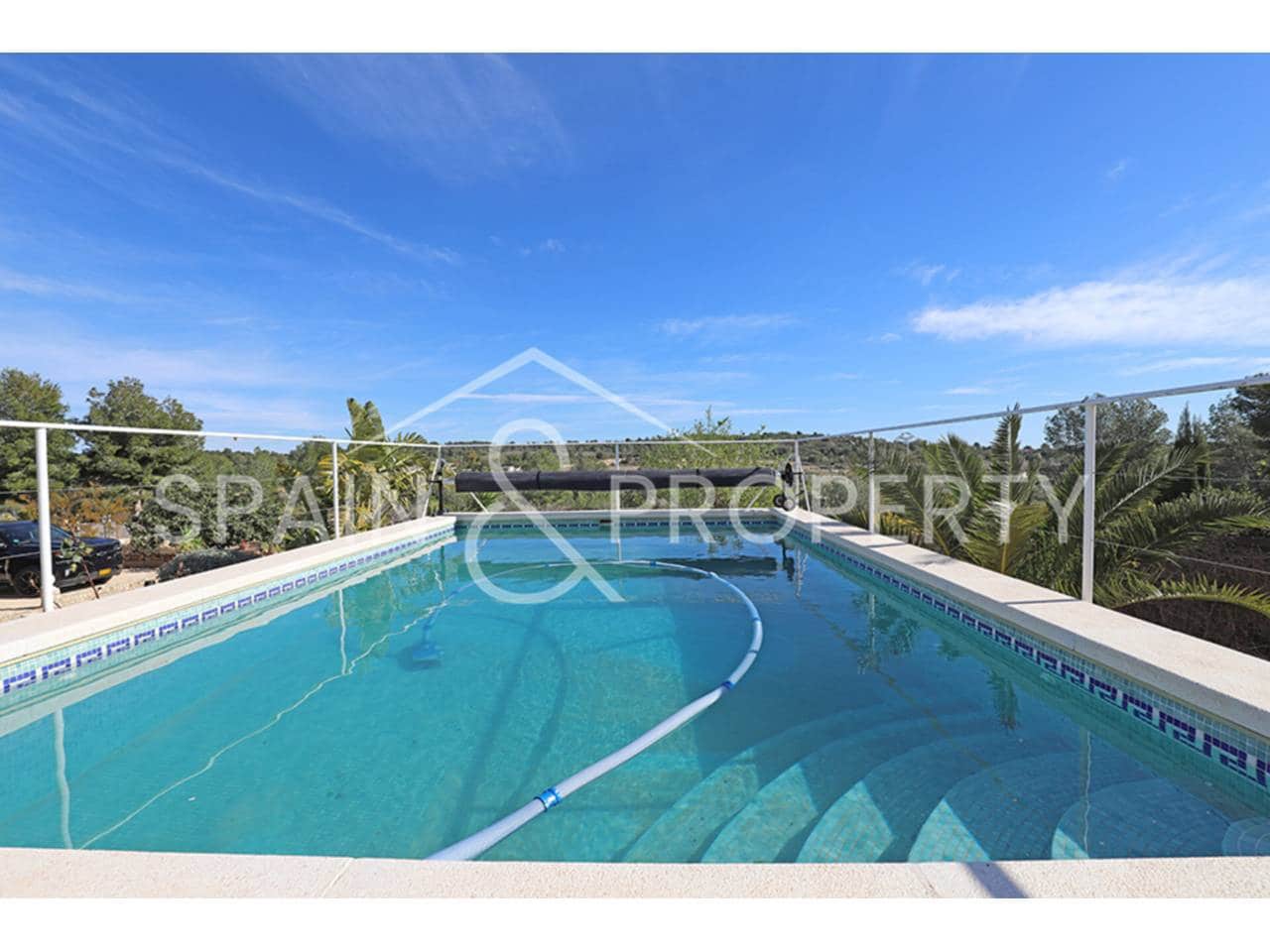 4 bedroom Villa for sale in Montserrat with pool - € 249,900 (Ref: 9624133)
