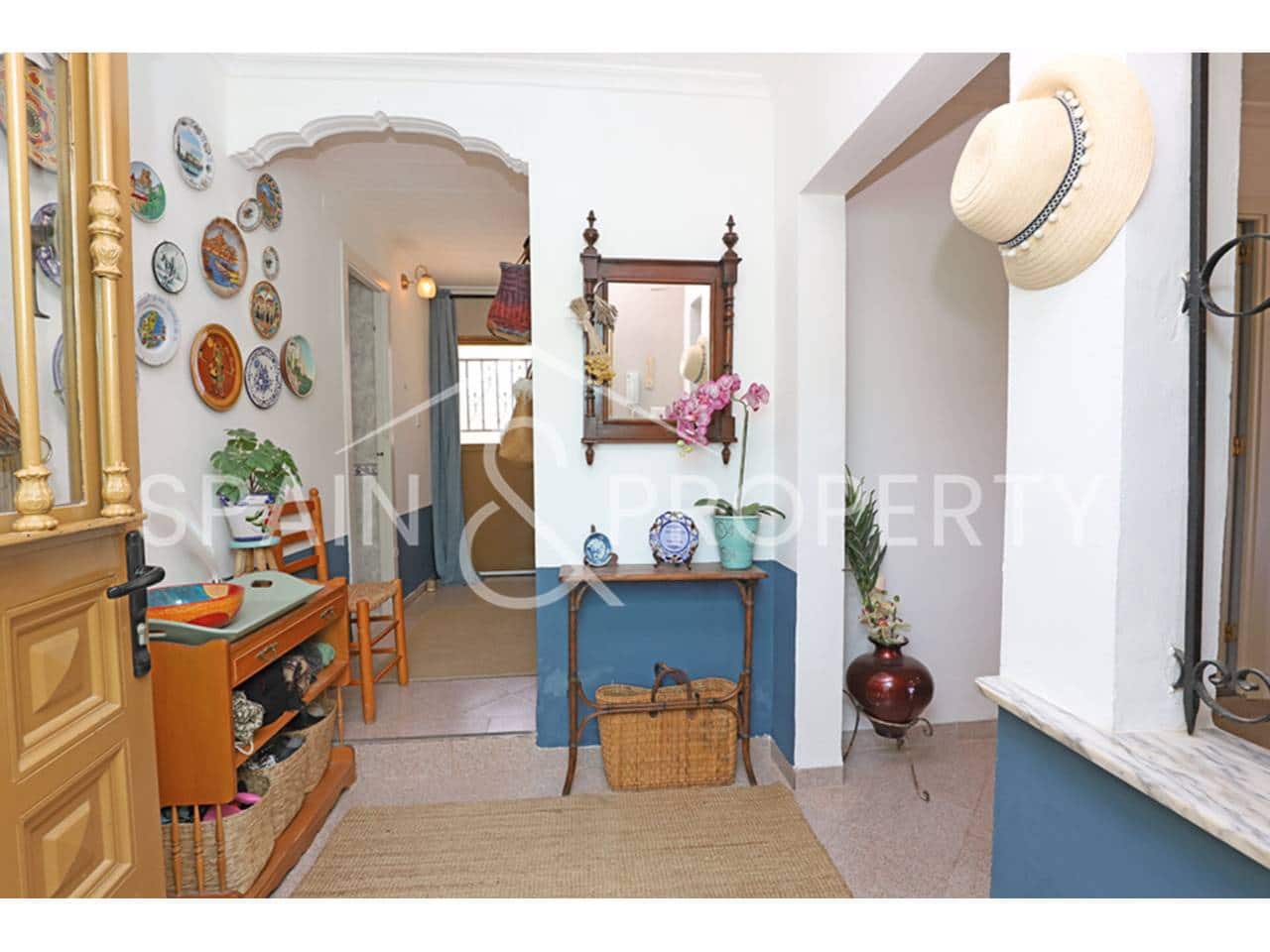 4 bedroom Villa for sale in Montserrat with pool - € 249,900 (Ref: 9624133)