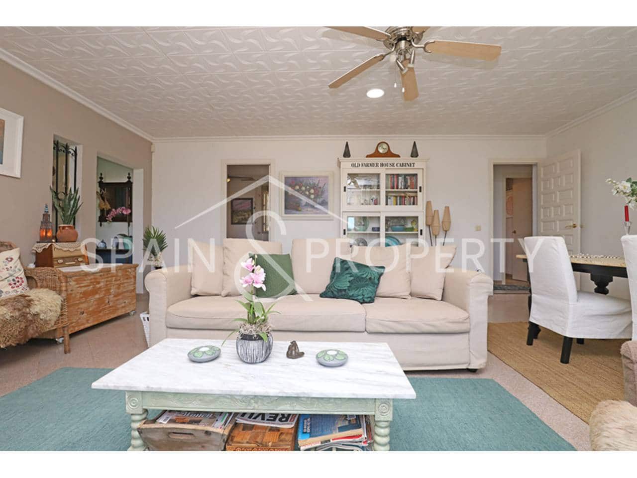 4 bedroom Villa for sale in Montserrat with pool - € 249,900 (Ref: 9624133)