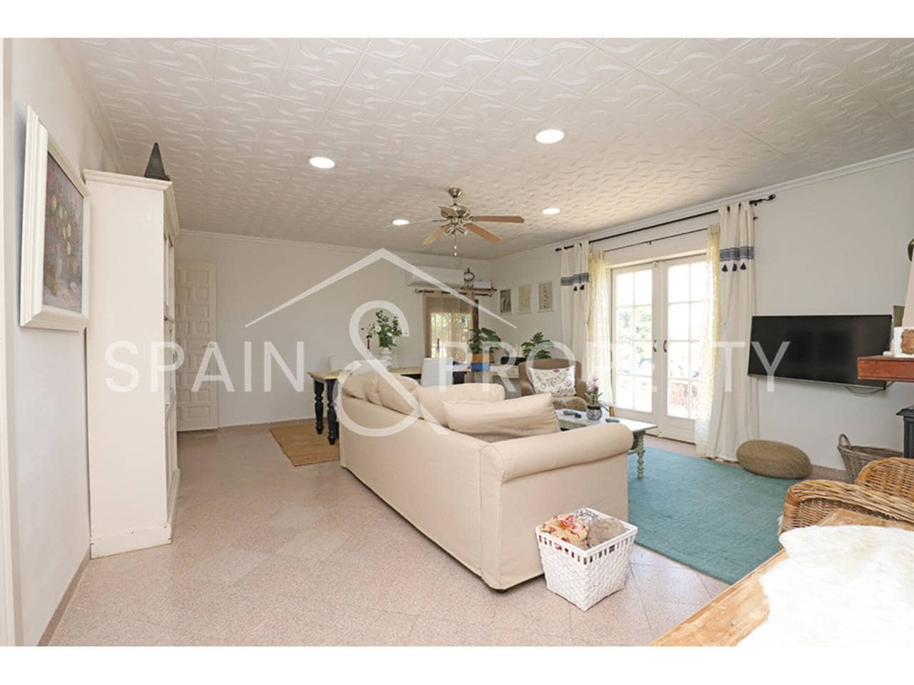 4 bedroom Villa for sale in Montserrat with pool - € 249,900 (Ref: 9624133)