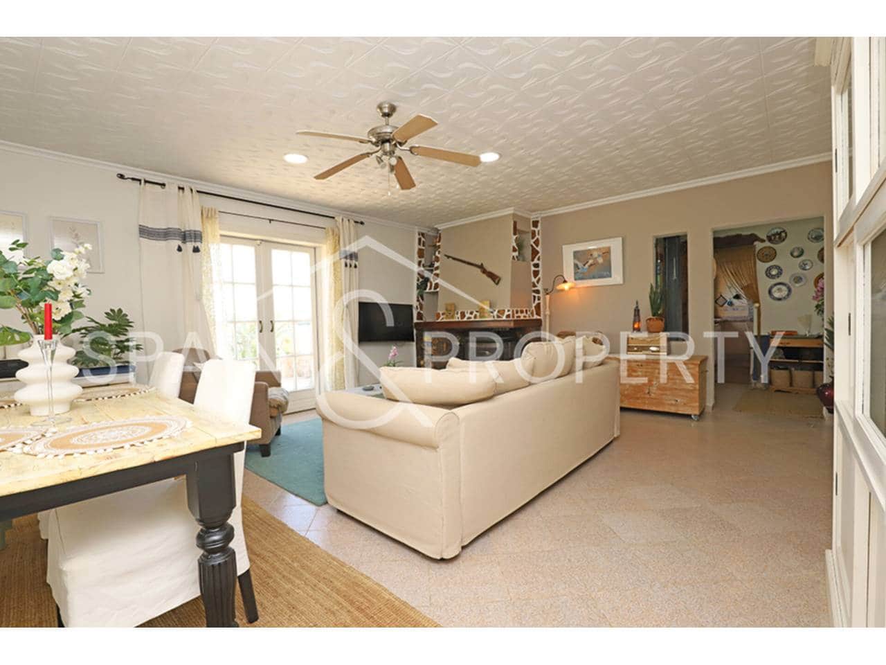 4 bedroom Villa for sale in Montserrat with pool - € 249,900 (Ref: 9624133)