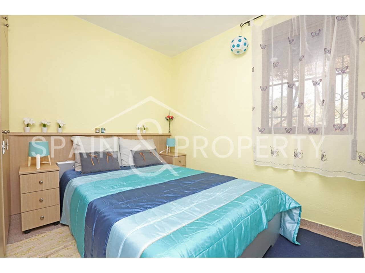 4 bedroom Villa for sale in Montserrat with pool - € 249,900 (Ref: 9624133)