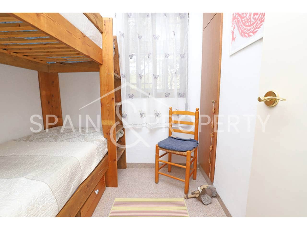 4 bedroom Villa for sale in Montserrat with pool - € 249,900 (Ref: 9624133)