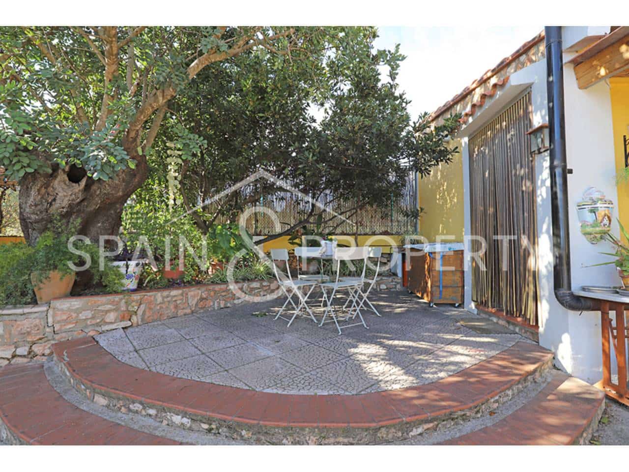 4 bedroom Villa for sale in Montserrat with pool - € 249,900 (Ref: 9624133)