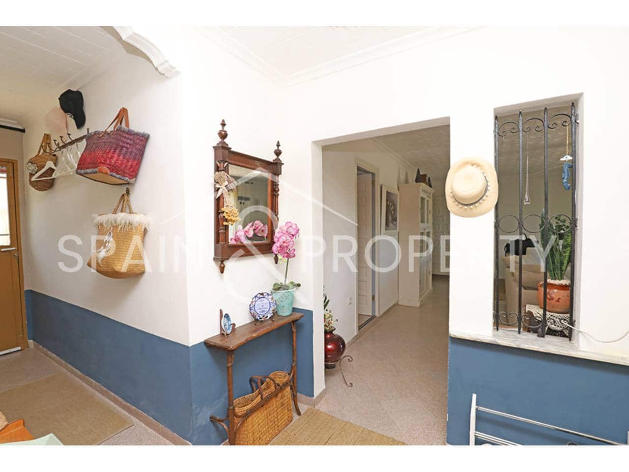 4 bedroom Villa for sale in Montserrat with pool - € 249,900 (Ref: 9624133)