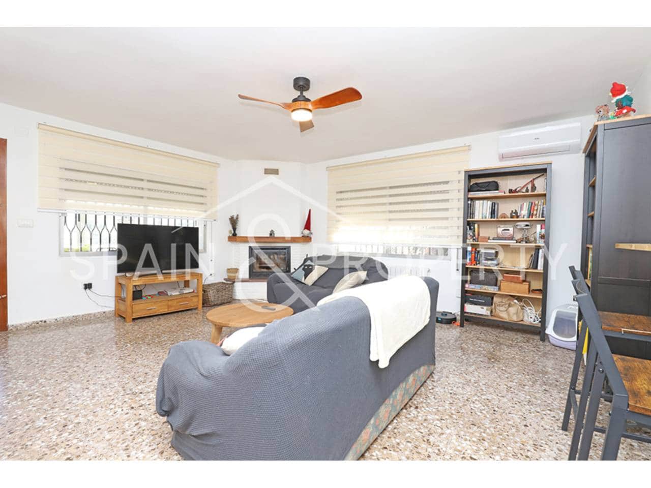 Chalet de 3 habitaciones en Turís en venta con piscina - 269.000 € (Ref: 9624134)