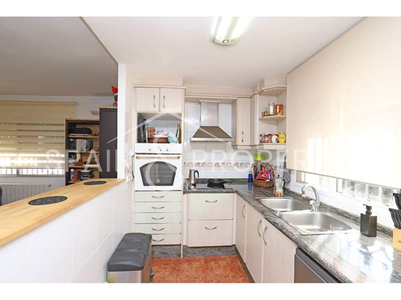 Chalet de 3 habitaciones en Turís en venta con piscina - 269.000 € (Ref: 9624134)