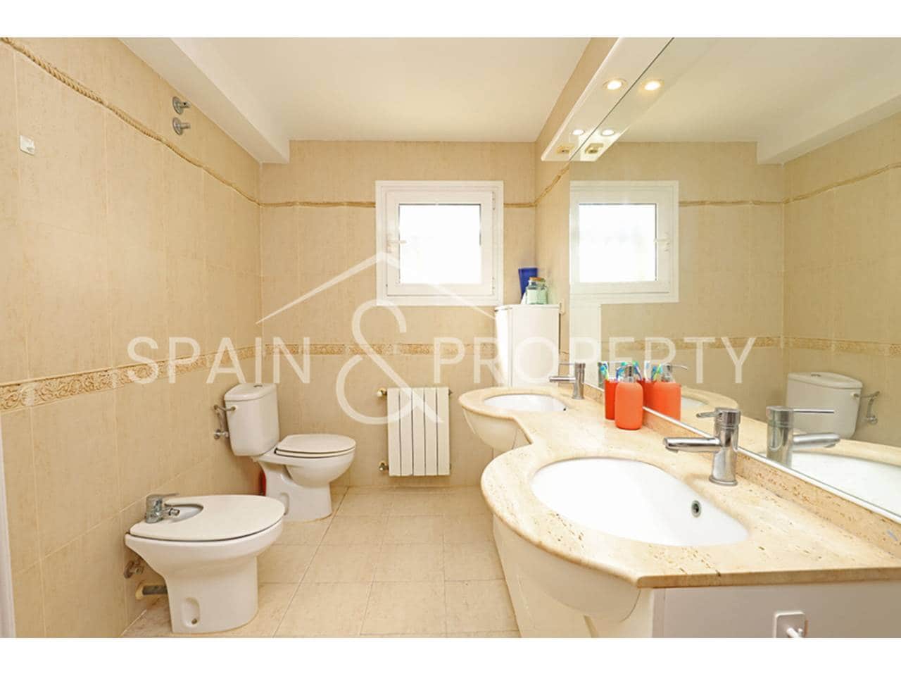 Chalet de 3 habitaciones en Turís en venta con piscina - 269.000 € (Ref: 9624134)