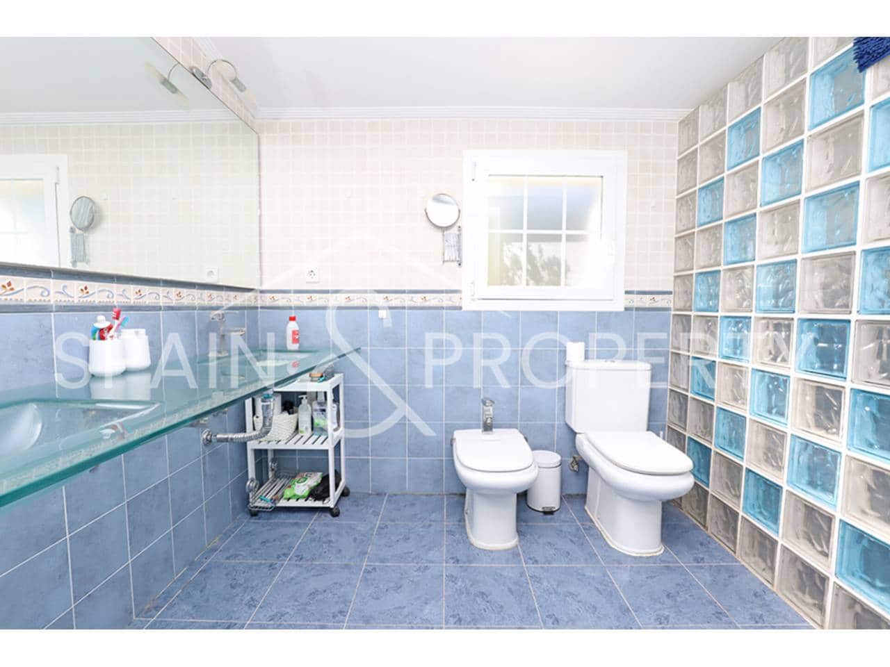 Chalet de 3 habitaciones en Turís en venta con piscina - 269.000 € (Ref: 9624134)