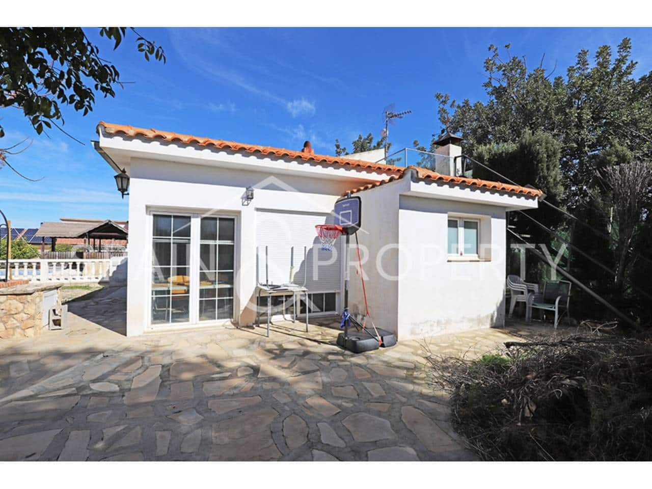 Chalet de 3 habitaciones en Turís en venta con piscina - 269.000 € (Ref: 9624134)