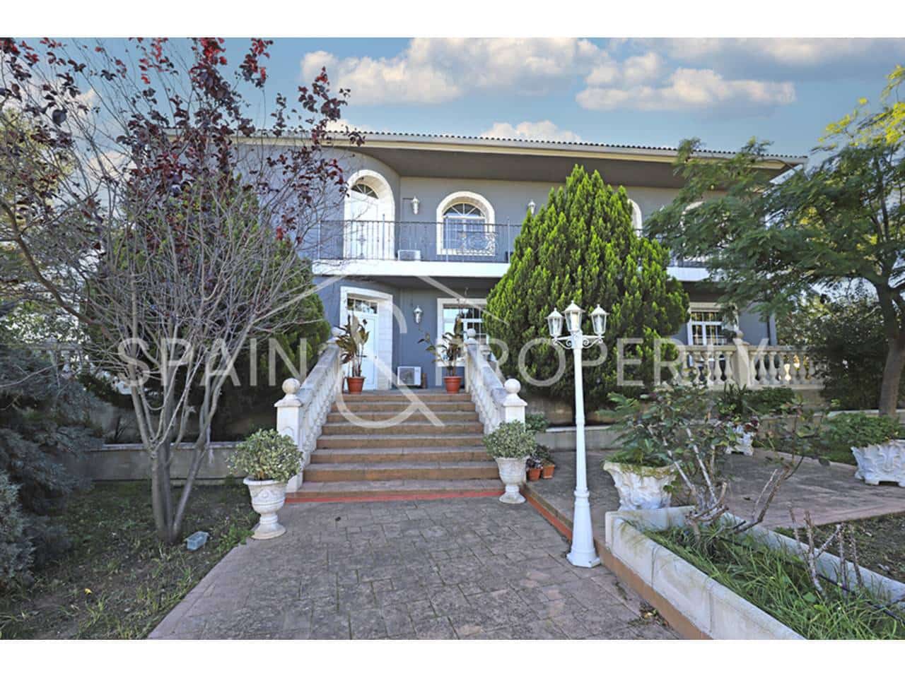 6 bedroom Villa for sale in Turis with pool garage - € 1,500,000 (Ref: 9665729)