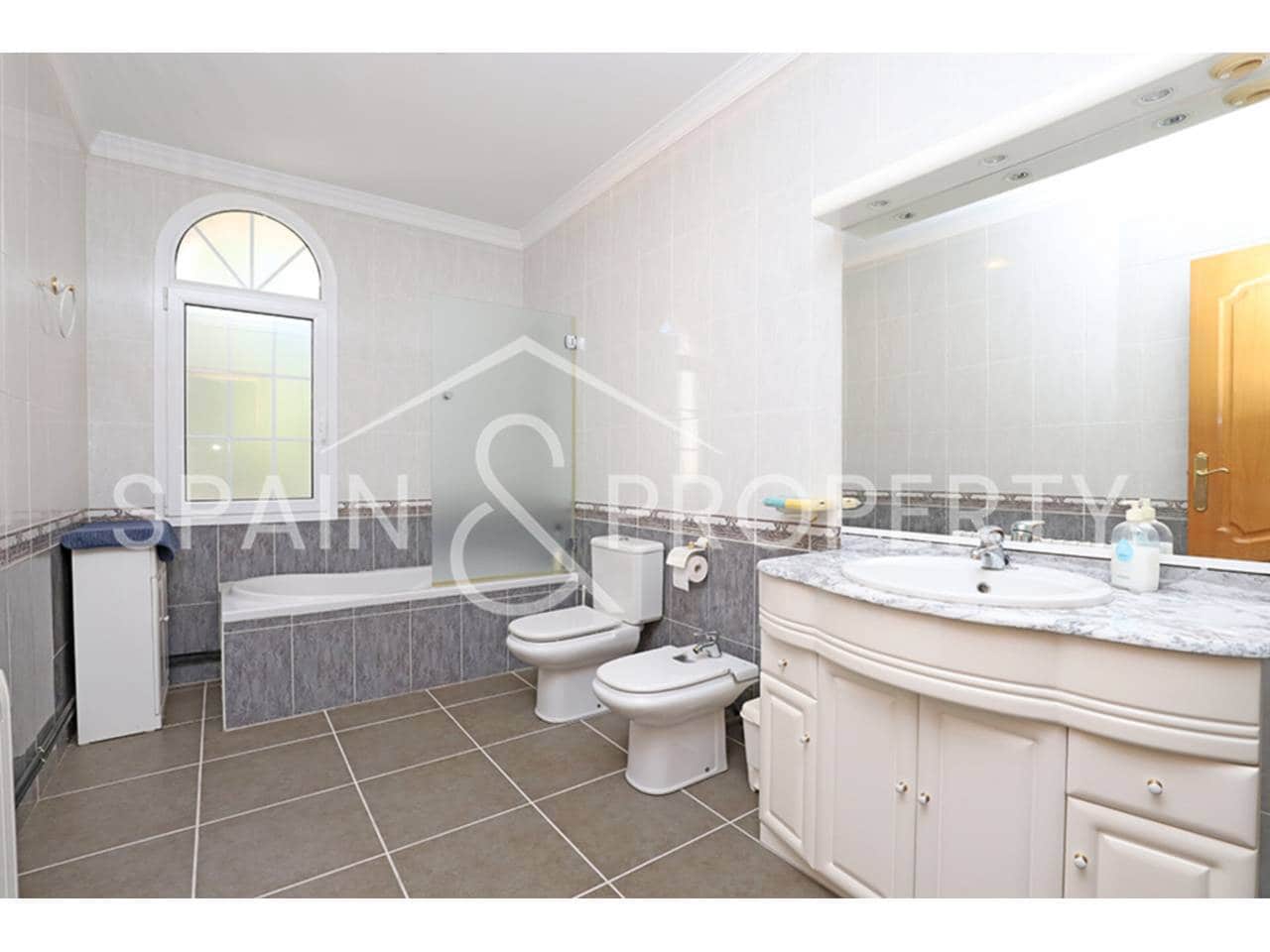 6 bedroom Villa for sale in Turis with pool garage - € 1,500,000 (Ref: 9665729)