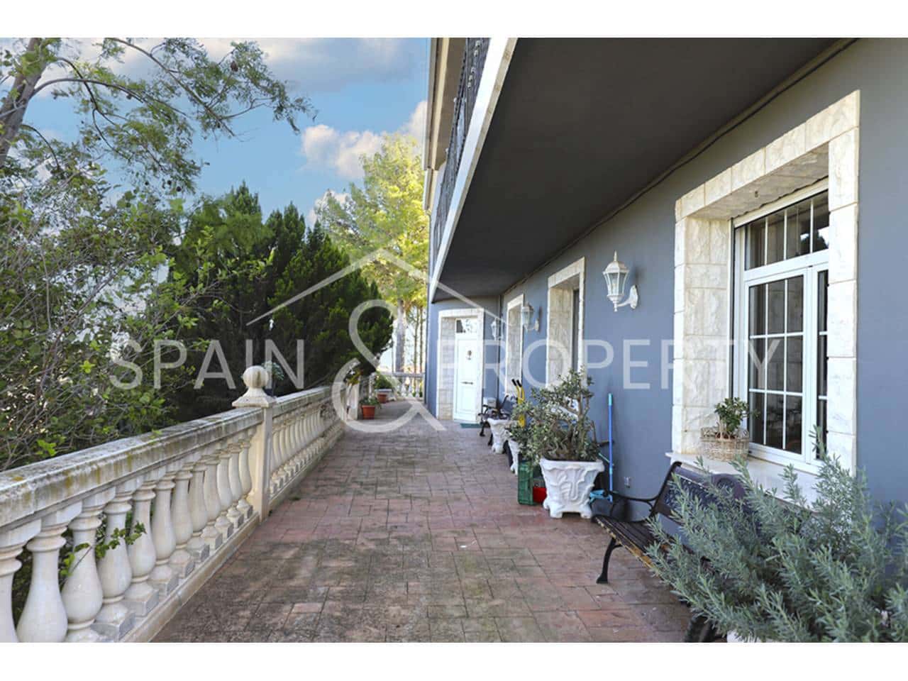 6 bedroom Villa for sale in Turis with pool garage - € 1,500,000 (Ref: 9665729)