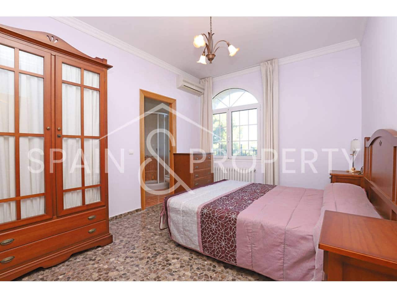 6 bedroom Villa for sale in Turis with pool garage - € 1,500,000 (Ref: 9665729)