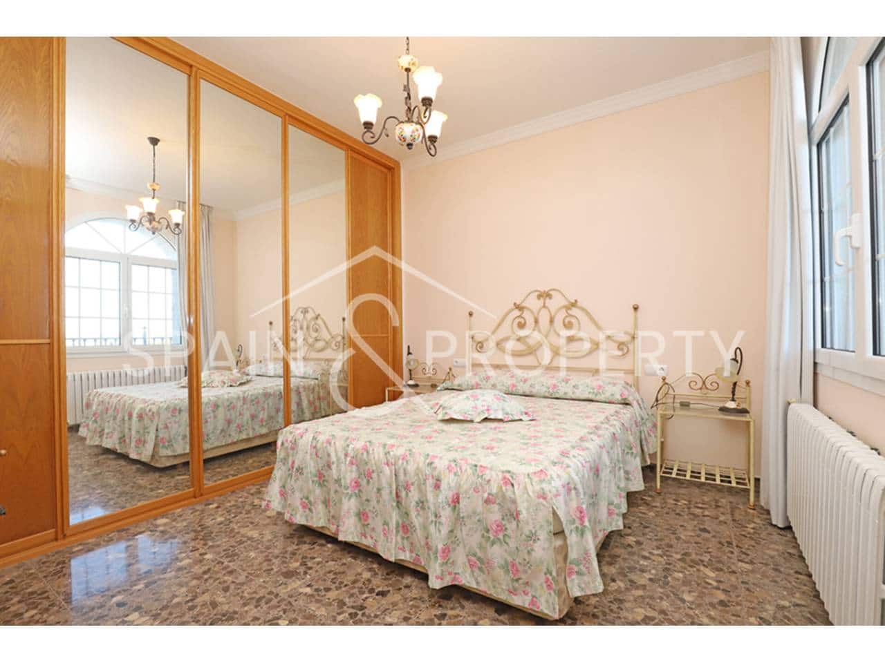 6 bedroom Villa for sale in Turis with pool garage - € 1,500,000 (Ref: 9665729)