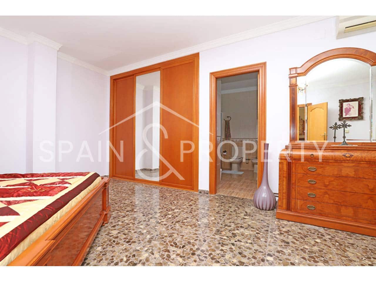 6 bedroom Villa for sale in Turis with pool garage - € 1,500,000 (Ref: 9665729)