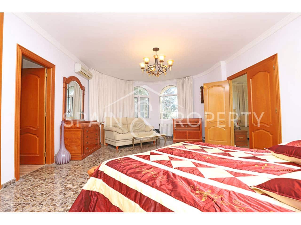 6 bedroom Villa for sale in Turis with pool garage - € 1,500,000 (Ref: 9665729)