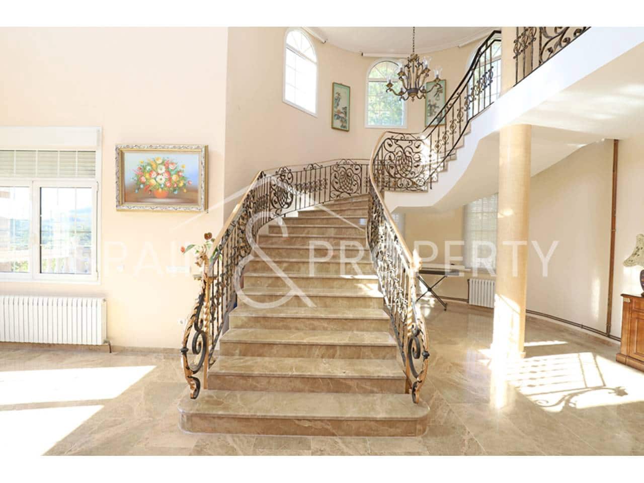 6 bedroom Villa for sale in Turis with pool garage - € 1,500,000 (Ref: 9665729)