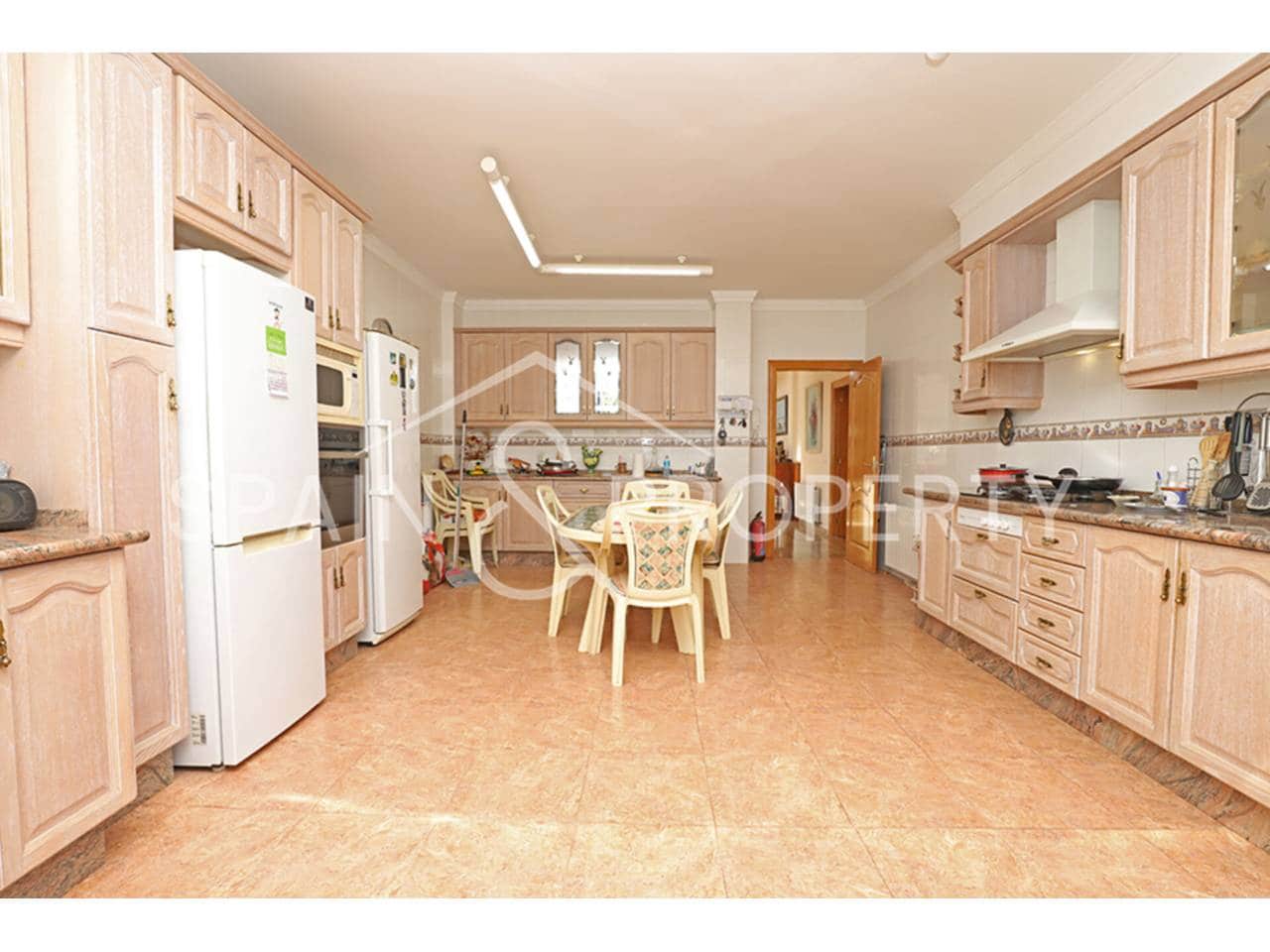 6 bedroom Villa for sale in Turis with pool garage - € 1,500,000 (Ref: 9665729)