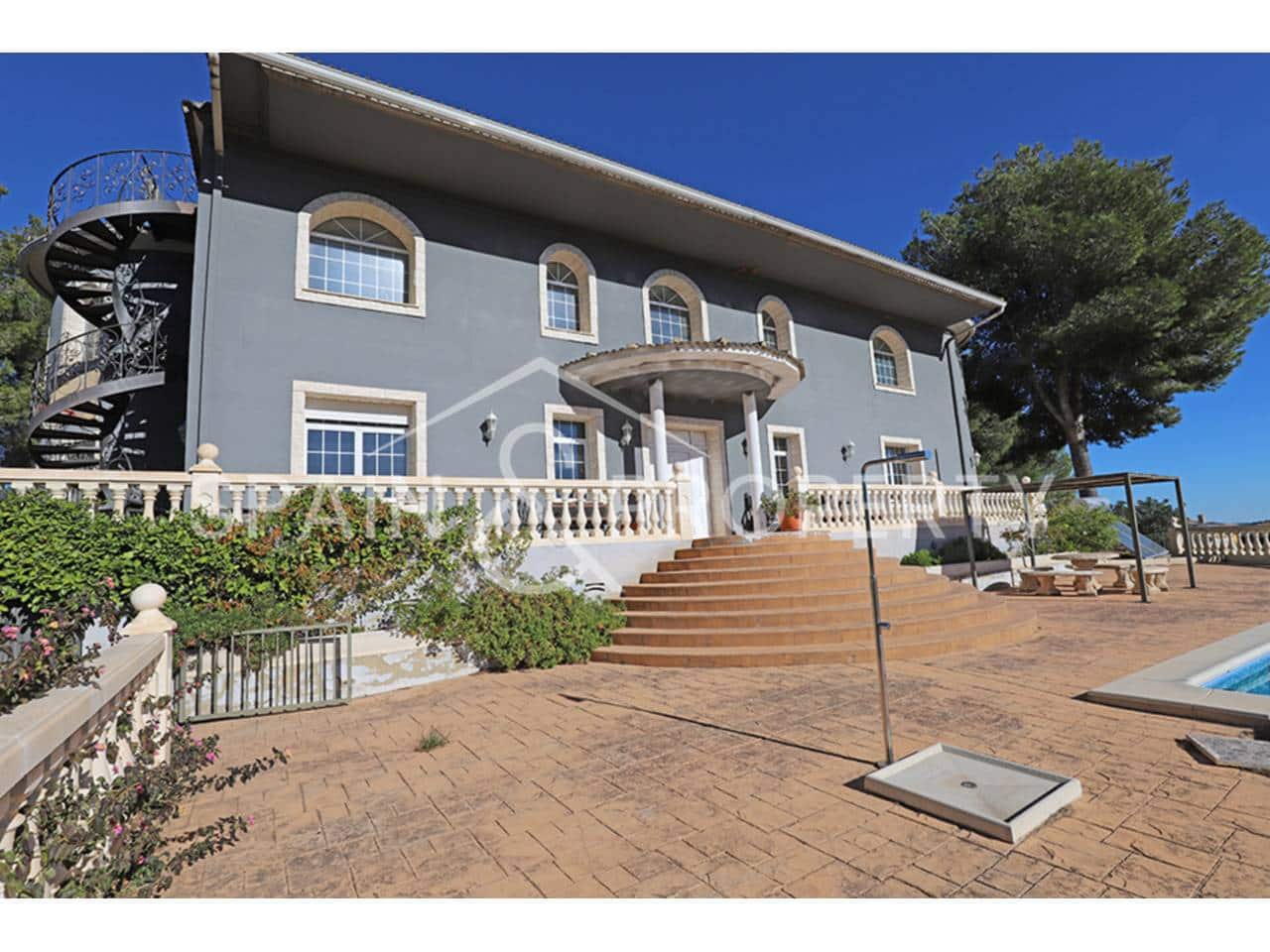 6 bedroom Villa for sale in Turis with pool garage - € 1,500,000 (Ref: 9665729)