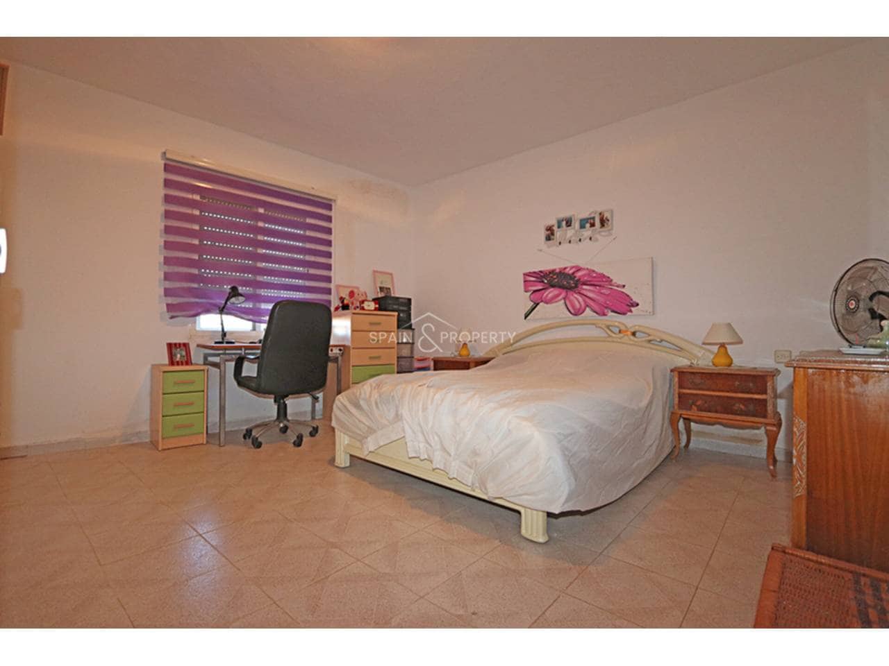4 slaapkamer Villa te koop in Montserrat met zwembad garage - € 269.999 (Ref: 9679372)